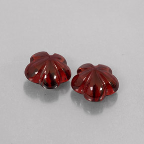 カラットの天然ディープレッドアルマンディンガーネット（7.3×7.1 mm・透明）
