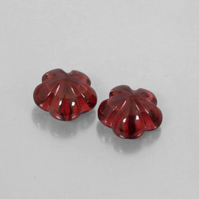 カラットの天然ディープレッドアルマンディンガーネット（7×7 mm・透明）