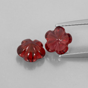 カラットの天然ディープレッドアルマンディンガーネット（7×7 mm・透明）