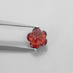 1.73カラットの天然ディープレッドアルマンディンガーネット（7.2×7 mm・透明）
