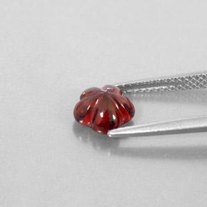 1.73カラットの天然ディープレッドアルマンディンガーネット（7.2×7 mm・透明）