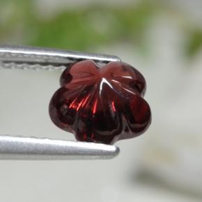 1.73カラットの天然ディープレッドアルマンディンガーネット（7.1×7 mm・フラワーカット）