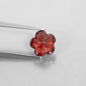 1.83カラットの天然ディープレッドアルマンディンガーネット（7.2×7.1 mm・透明）