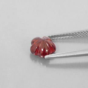 1.83カラットの天然ディープレッドアルマンディンガーネット（7.2×7.1 mm・透明）