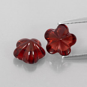 カラットの天然ディープレッドアルマンディンガーネット（7×7 mm・透明）