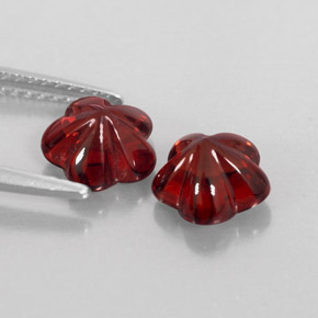 カラットの天然ディープレッドアルマンディンガーネット（7×7 mm・透明）