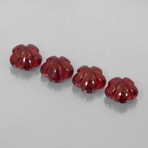 カラットの天然ディープレッドアルマンディンガーネット（7.1×7 mm・透明）