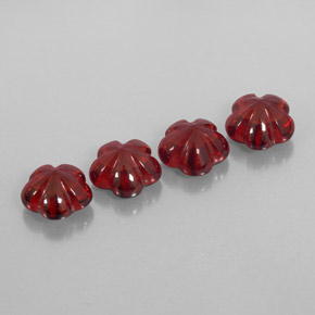 カラットの天然ディープレッドアルマンディンガーネット（7.1×7 mm・透明）