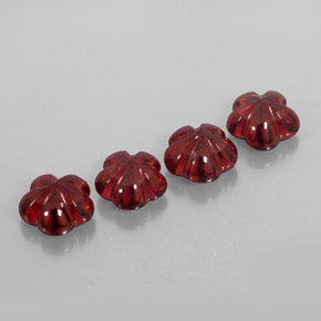カラットの天然ディープレッドアルマンディンガーネット（7.1×7 mm・透明）
