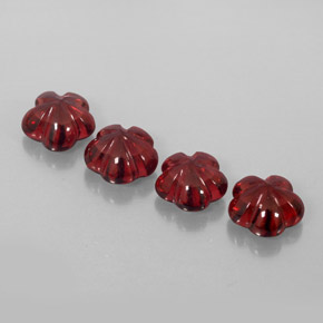 カラットの天然ディープレッドアルマンディンガーネット（7.1×7 mm・透明）