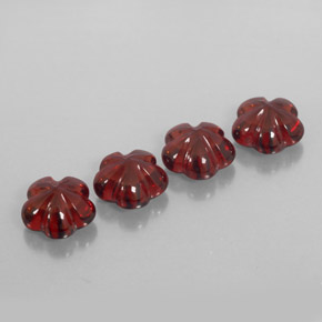 カラットの天然ディープレッドアルマンディンガーネット（7.3×7.2 mm・透明）
