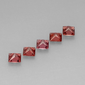 カラットの天然レッドアルマンディンガーネット（4×4 mm・四角）