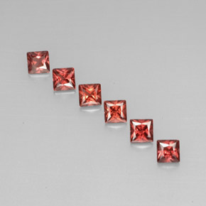 カラットの天然レッドアルマンディンガーネット（4×3.9 mm・四角）