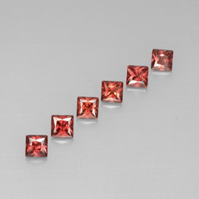 カラットの天然レッドアルマンディンガーネット（4×3.9 mm・四角）