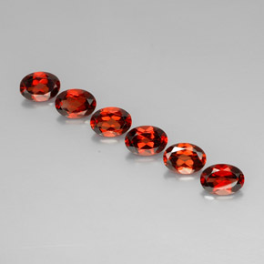カラットの天然赤みがかったオレンジアルマンディンガーネット（7.1×5 mm・オーバルカット）