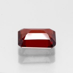 1.28カラットの天然ディープレッドアルマンディンガーネット（7.2×5.2 mm・エメラルドカット）