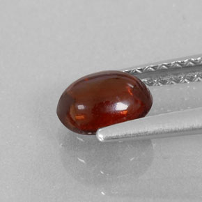 0.92カラットの天然ディープレッドアルマンディンガーネット（6.1×5.1 mm・透明）