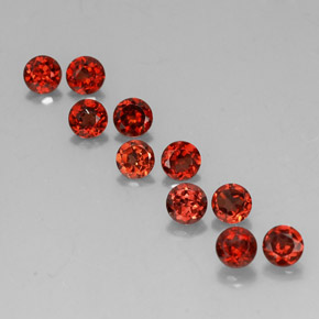 カラットの天然レッドアルマンディンガーネット（4.08 mm・ラウンドカット）