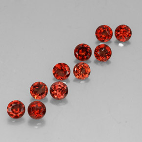 カラットの天然レッドアルマンディンガーネット（4.08 mm・ラウンドカット）