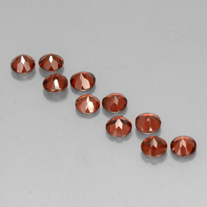 カラットの天然レッドアルマンディンガーネット（4.08 mm・ラウンドカット）