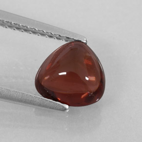 1.47カラットの天然ディープレッドアルマンディンガーネット（7.1×7 mm・透明）