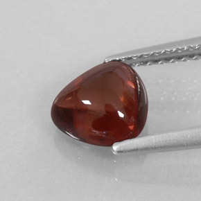 1.47カラットの天然ディープレッドアルマンディンガーネット（7.1×7 mm・透明）