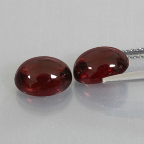 カラットの天然ディープレッドアルマンディンガーネット（8.9×6.9 mm・透明）