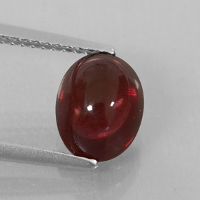 2.94カラットの天然ディープレッドアルマンディンガーネット（9×7.1 mm・透明）