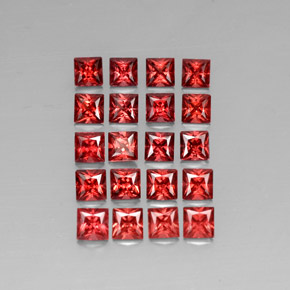 カラットの天然レッドアルマンディンガーネット（3.9×3.9 mm・四角）