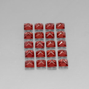 カラットの天然レッドアルマンディンガーネット（4×4 mm・四角）