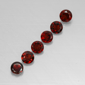 カラットの天然ディープレッドアルマンディンガーネット（4.10 mm・ラウンドカット）