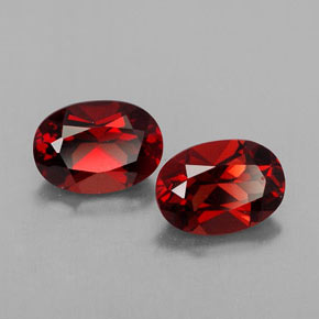 カラットの天然ディープレッドアルマンディンガーネット（7.2×5.2 mm・オーバルカット）