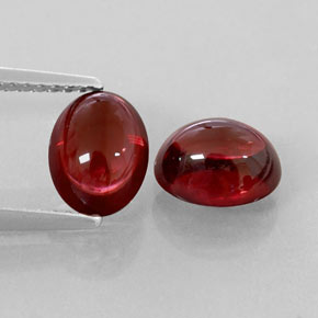 カラットの天然ディープレッドアルマンディンガーネット（7.9×6.1 mm・透明）