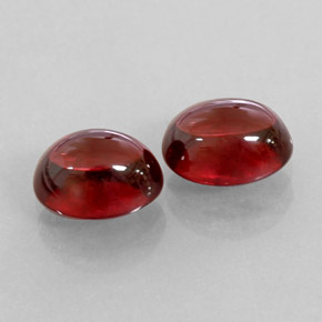 カラットの天然ディープレッドアルマンディンガーネット（7.9×6.1 mm・透明）