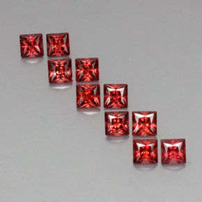 カラットの天然レッドアルマンディンガーネット（3.9×3.9 mm・四角）