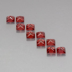 カラットの天然レッドアルマンディンガーネット（3.9×3.9 mm・四角）
