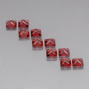 カラットの天然レッドアルマンディンガーネット（4×4 mm・四角）
