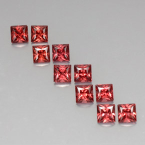 カラットの天然レッドアルマンディンガーネット（3.9×3.9 mm・四角）
