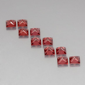 カラットの天然レッドアルマンディンガーネット（3.9×3.9 mm・四角）