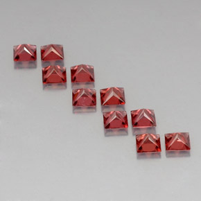 カラットの天然レッドアルマンディンガーネット（4×4 mm・四角）