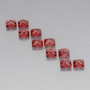 カラットの天然レッドアルマンディンガーネット（4×4 mm・四角）