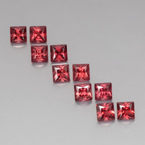 カラットの天然レッドアルマンディンガーネット（4×3.9 mm・四角）