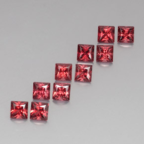 カラットの天然レッドアルマンディンガーネット（4×3.9 mm・四角）
