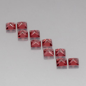 カラットの天然レッドアルマンディンガーネット（4×3.9 mm・四角）