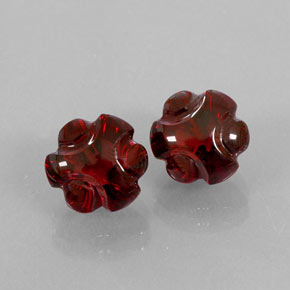 カラットの天然ディープレッドアルマンディンガーネット（9×8.6 mm・透明）