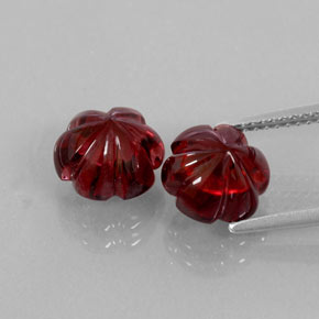 カラットの天然ディープレッドアルマンディンガーネット（9×8.6 mm・透明）
