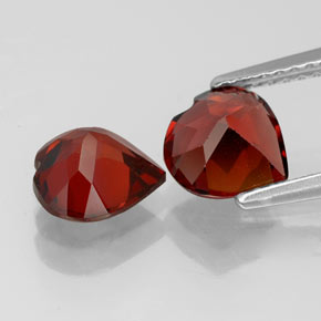 カラットの天然ディープレッドアルマンディンガーネット（7.2×7 mm・ハート型）
