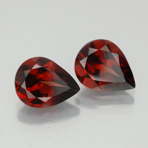 カラットの天然ディープレッドアルマンディンガーネット（9×7 mm・洋梨の形）