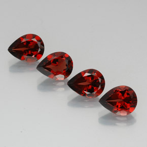 カラットの天然ディープレッドアルマンディンガーネット（9.1×7.1 mm・洋梨の形）