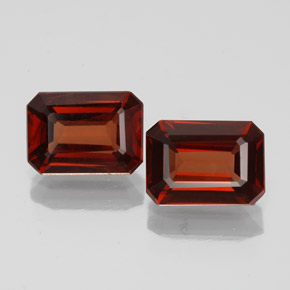 カラットの天然ディープレッドアルマンディンガーネット（7×4.9 mm・エメラルドカット）